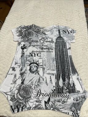 Sweet Gisele Women's Large New Your City NYC Graphic Tee Top M